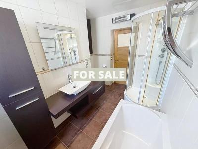 Coastal House with Swimming Pool