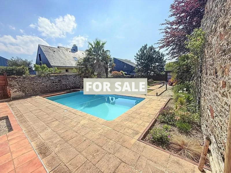 Coastal House with Swimming Pool