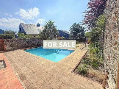 Coastal House with Swimming Pool