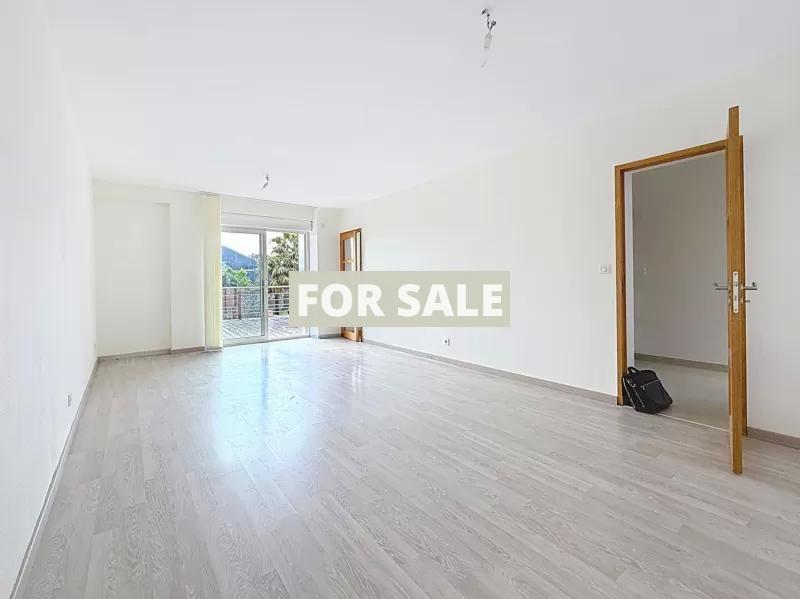 Coastal House with Swimming Pool