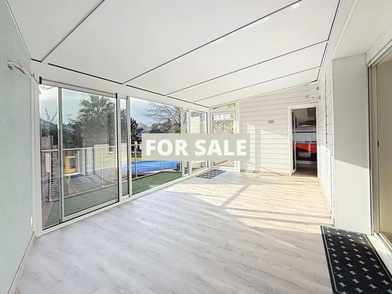 Coastal House with Swimming Pool