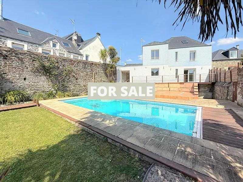 Coastal House with Swimming Pool