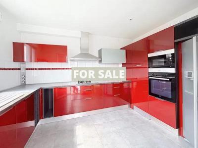 Coastal House with Swimming Pool