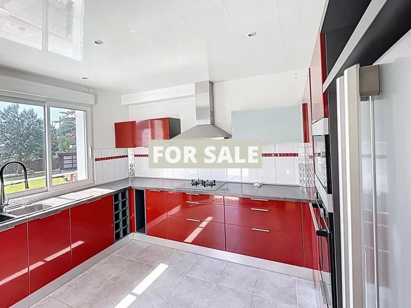 Coastal House with Swimming Pool