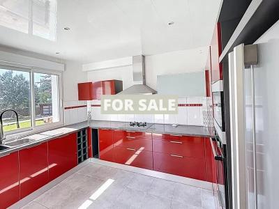 Coastal House with Swimming Pool