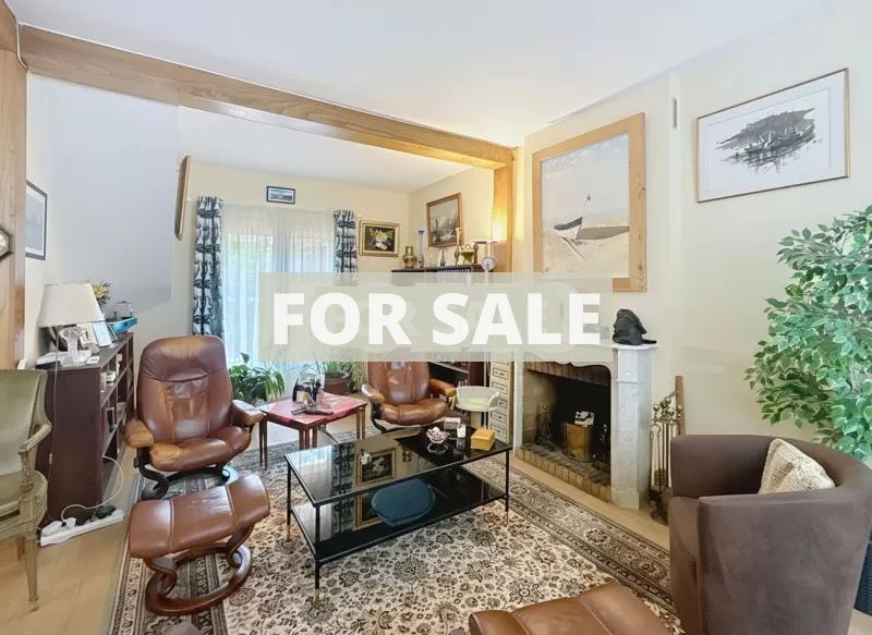 Town House in Coastal Resort Location