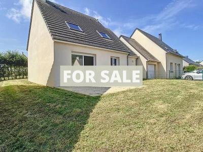 Modern Detached House with Garden