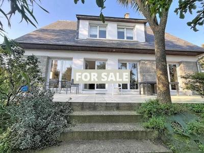 Detached House with Garden by the Coast