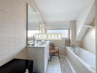 Detached House with Garden by the Coast