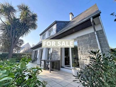 Detached House with Garden by the Coast