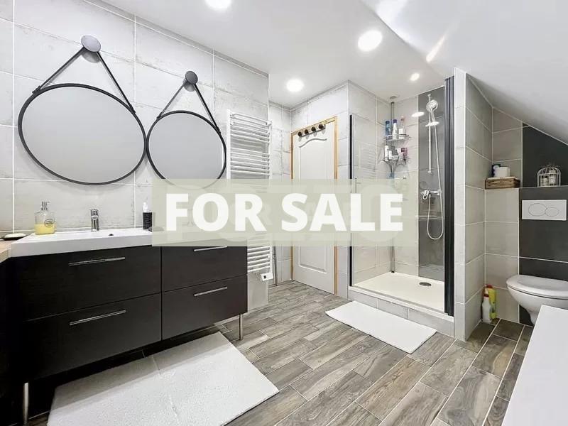 Detached House with Landscaped Garden