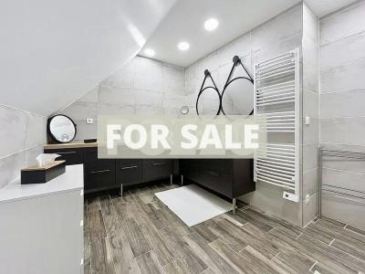 Detached House with Landscaped Garden