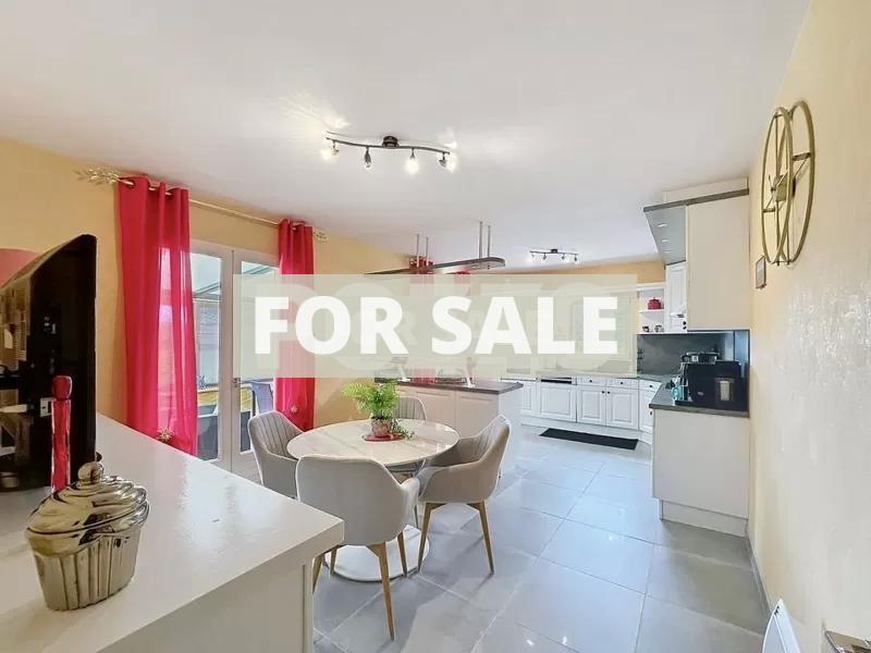 Detached House with Landscaped Garden