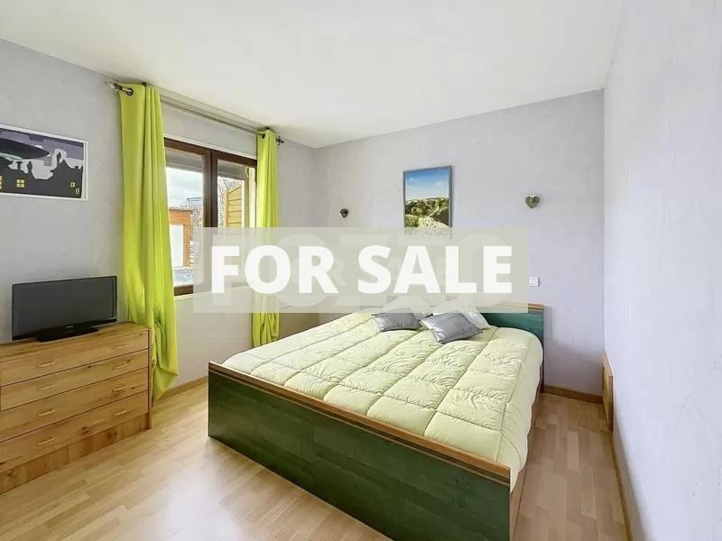 Detached House with Landscaped Garden