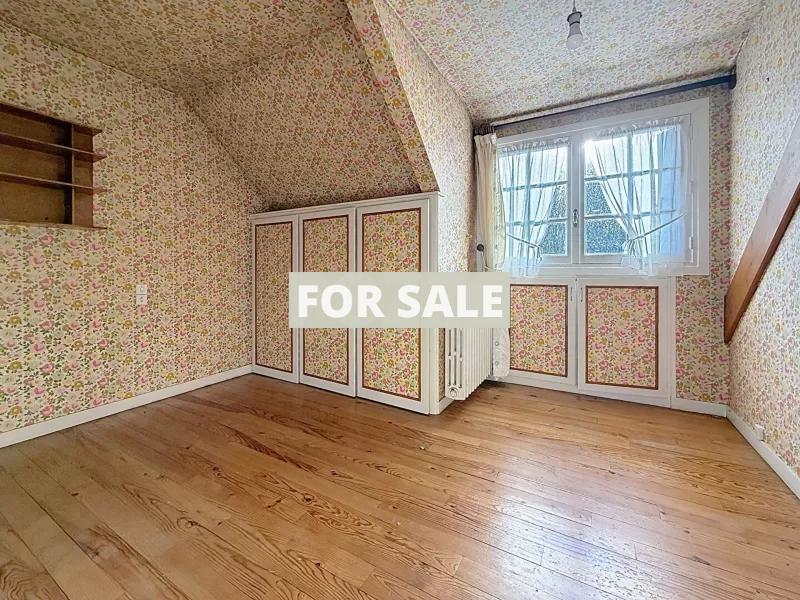 Detached House with Garden