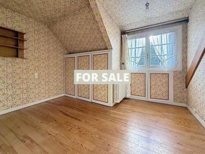 Detached House with Garden