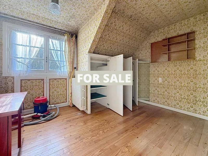 Detached House with Garden