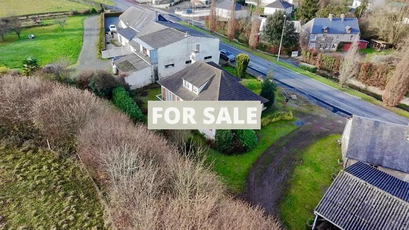 Detached House with Garden