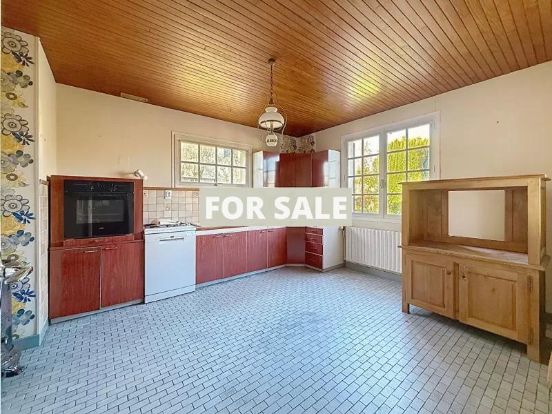 Detached House with Garden