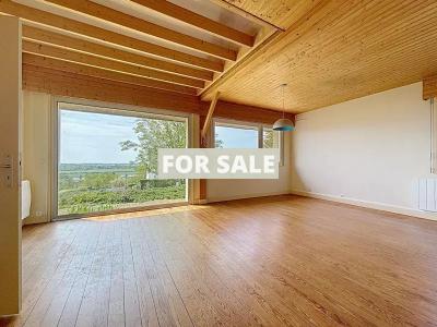 Detached House with Garden by the Coast