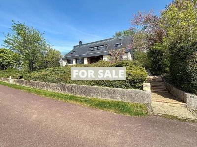 Detached House with Garden by the Coast