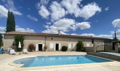 €514500 - Magnificent Domaine Of Almost A Hectare With 3 Bedrooms, Pool And Gite Potential