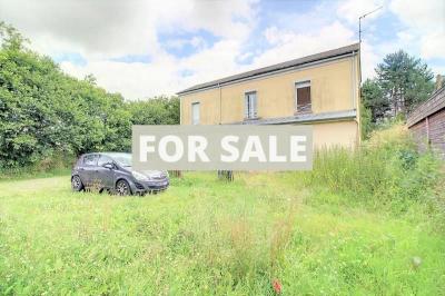 Large Detached House with Garden close to the Coast