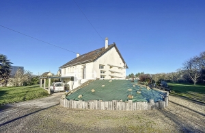 Detached Property with Garden by the Coast