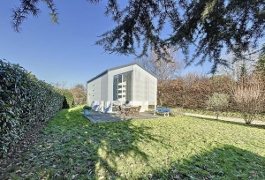 Contemporary Detached House with Garden