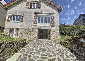 Detached House with Garden by the Coast