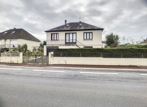 Detached House with Garden by the Coast