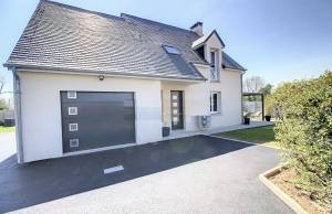 Contemporary Detached House with Landscaped Garden