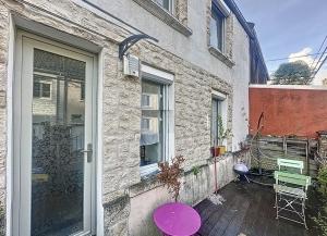 Town House in Good Order with Courtyard