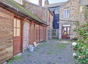 Traditional Town House with Courtyard