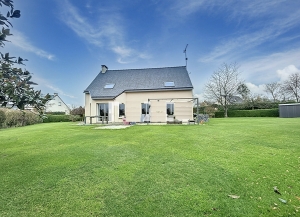 Detached House with Garden