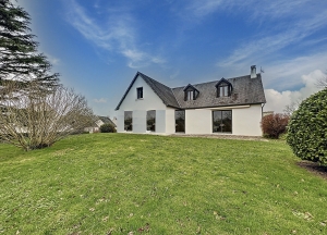 Beautiful Detached House with Garden