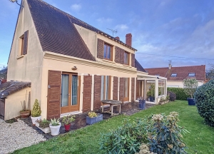 Detached House with Garden, 700m from the Beach