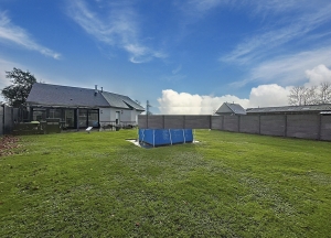 Contemporary Detached House with Garden