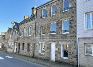 Town House with Garden and Outbuilding