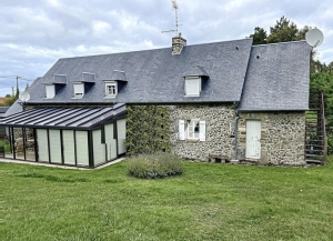 Detached Country House with Landscaped Garden
