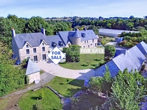 Huge Grand Country Property with Parkland Gardens and Lake