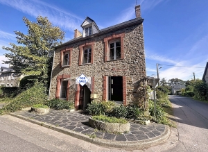 Detached House with Garden by the Coast