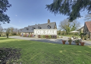 Detached Country House with Outbuilding