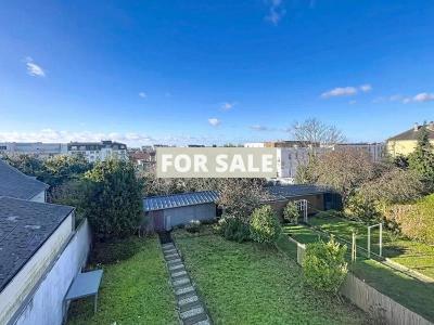 Detached House with Garden in Heart of Town