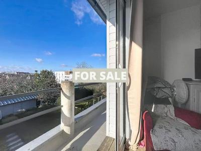 Detached House with Garden in Heart of Town