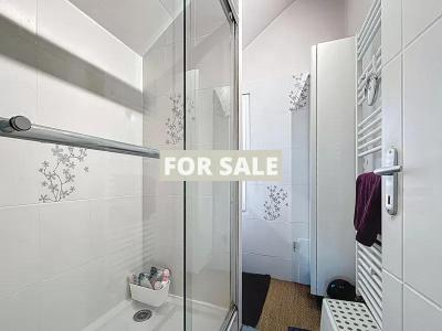 Detached House with Garden in Heart of Town