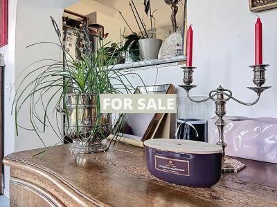 Detached House with Garden in Heart of Town