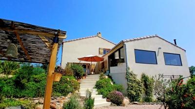 Elegant And Charming Villa With Landscaped Garden