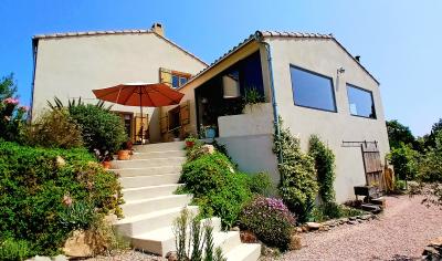 Elegant And Charming Villa With Landscaped Garden