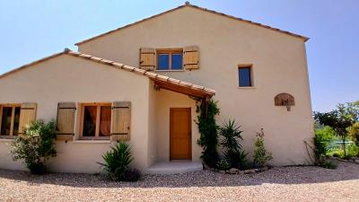 Elegant And Charming Villa With Landscaped Garden